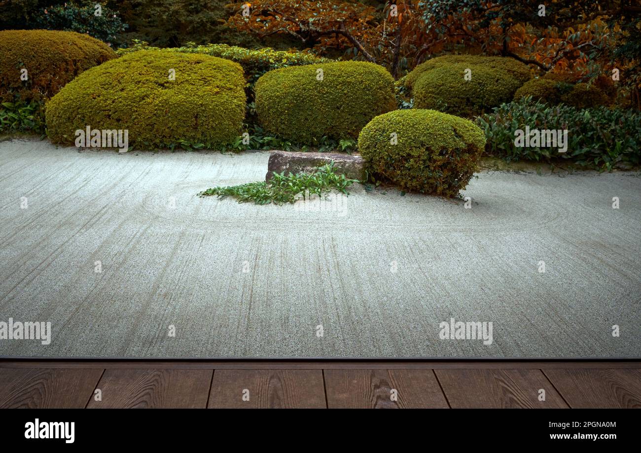 Shisendo (詩仙堂): Chiusura di un giardino zen (枯山水) a Kyoto in autunno da una veranda di tempio zen (縁側) Foto Stock