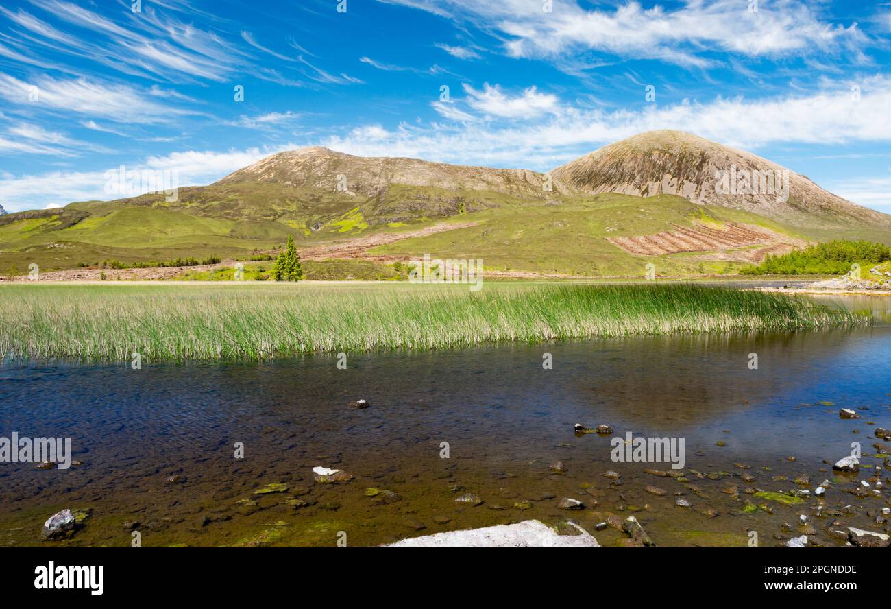 Scozia Isola di Skye Red Cullins da Loch Cill Chriosd Foto Stock