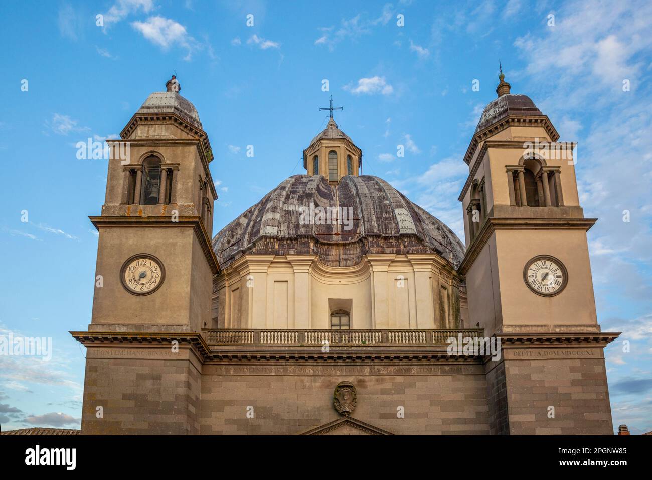 Basilica di Santa Margherita di fronte al cielo Foto Stock