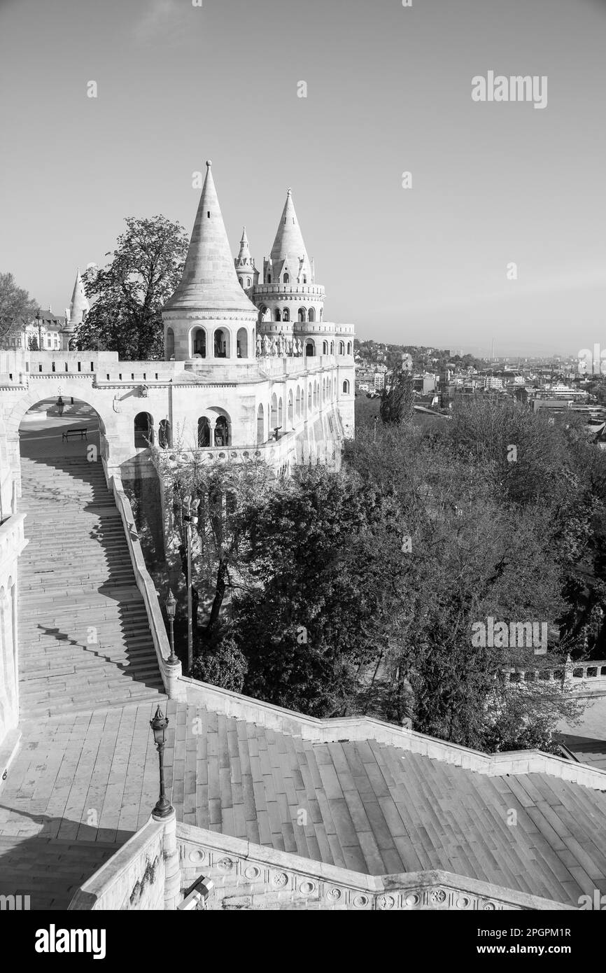 Il Bastione dei pescatori è una terrazza in stile neogotico e neoromanico, famosa pietra miliare di Budapest Foto Stock
