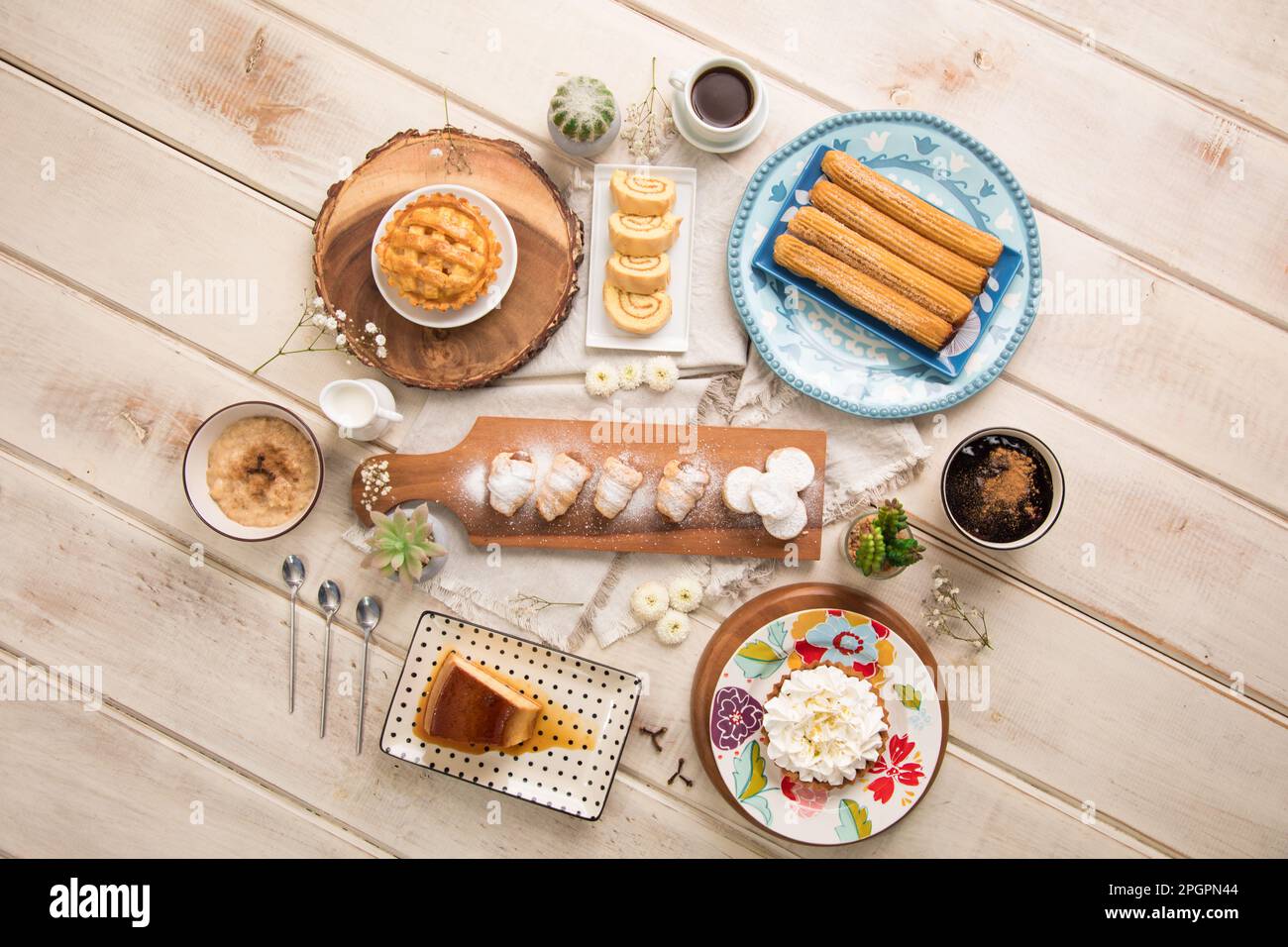 Dessert peruviani buffet tavolo brunch cibo dolce Foto Stock
