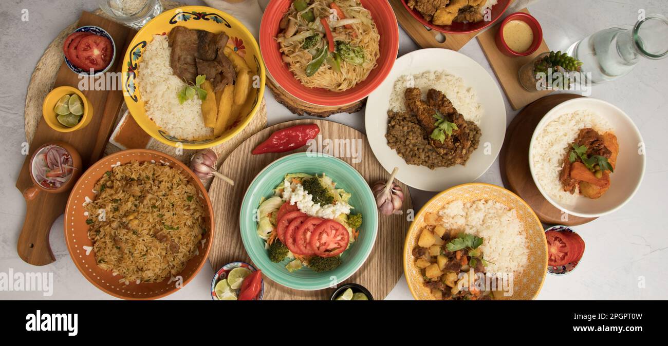 Cibo peruviano tavola buffet piatti assortiti cucina gourmet Perù tradizionale Foto Stock