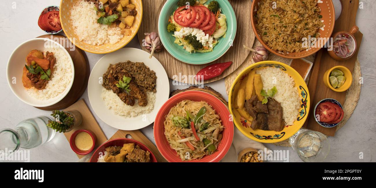 Cibo peruviano tavola buffet piatti assortiti cucina gourmet Perù tradizionale Foto Stock
