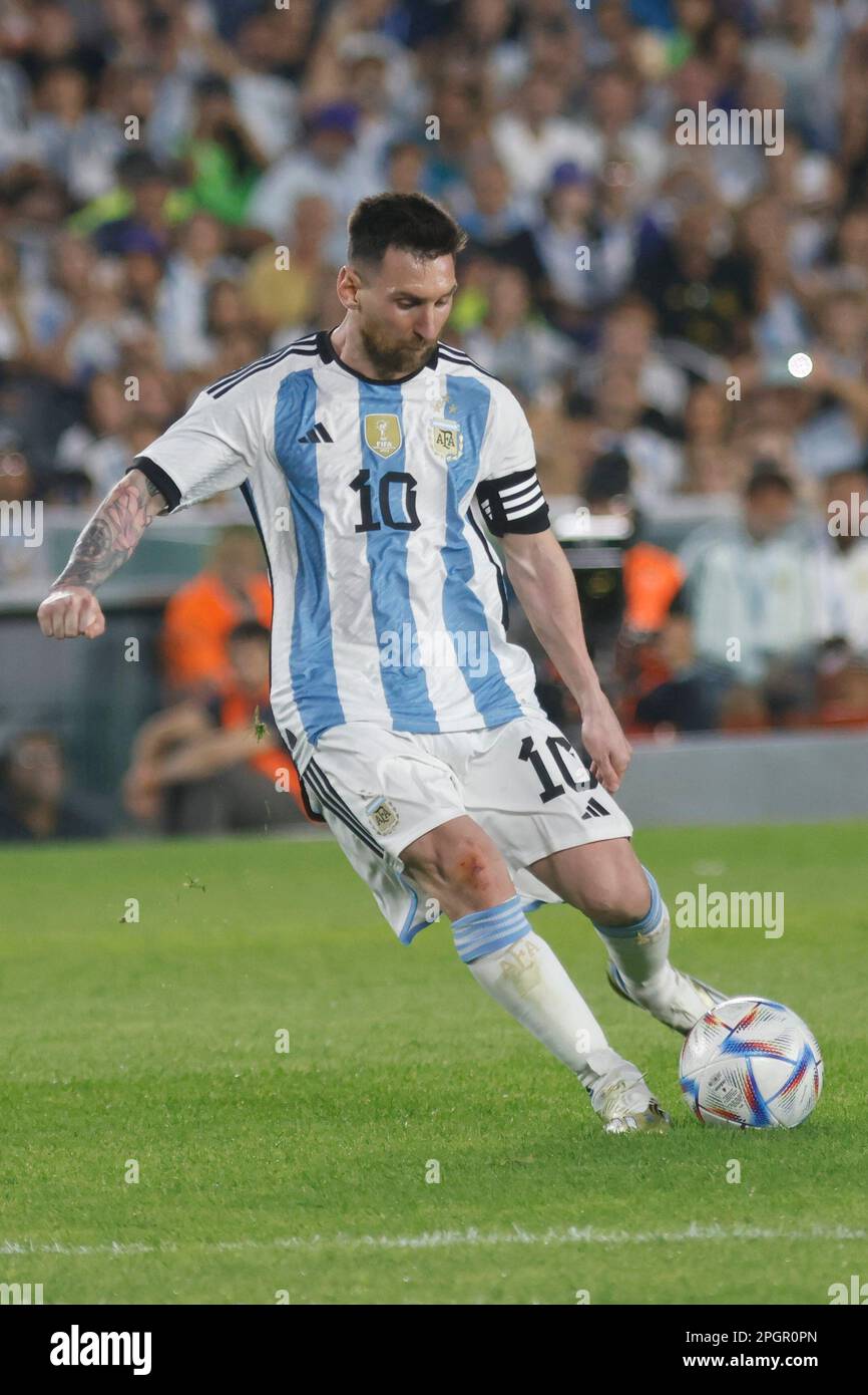 Ciudad Autonoma de Buenos Aires, Argentina, 23 marzo 2023. Lionel messi della Nazionale Argentina spara in gol durante la partita tra Nazionale Argentina vs Nazionale Panamá, amichevole . Credito: Fabideciria. Foto Stock