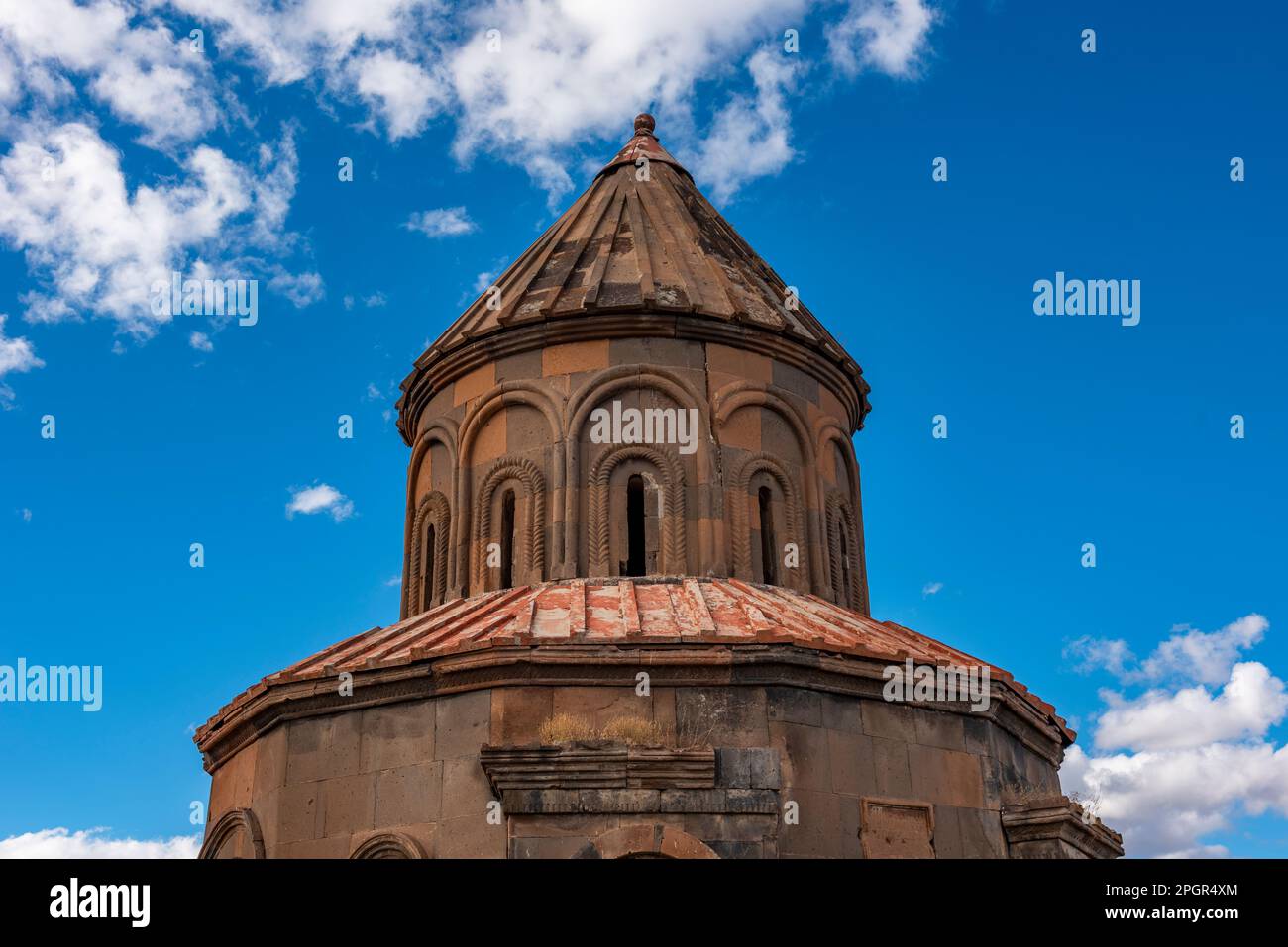 Kars, Turchia - 28 ottobre 2022: Rovine ANI a Kars, Turchia. La Chiesa di San Gregorio degli Abughamrents. Centro storico. ANI si trova sul Foto Stock