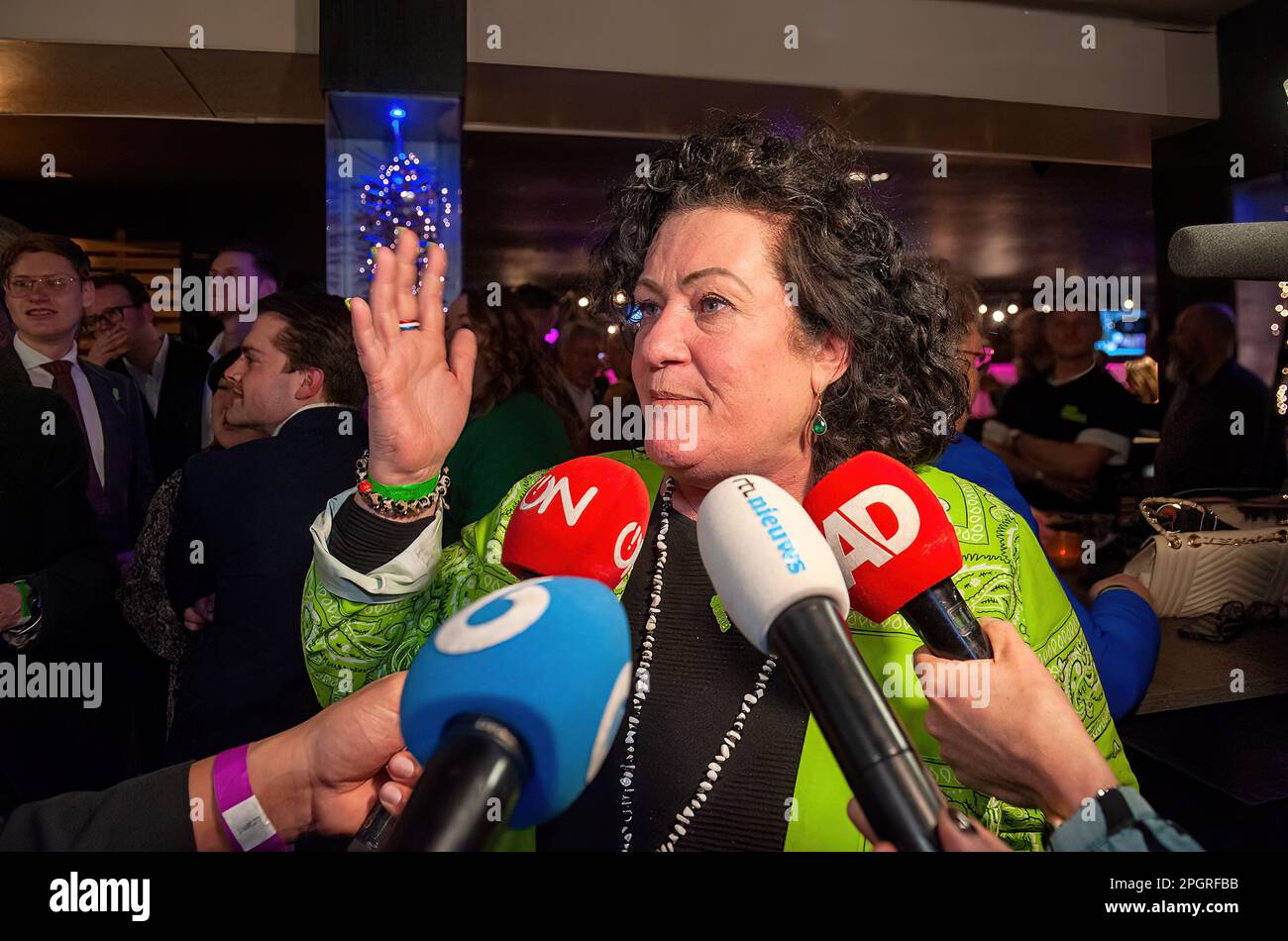 BATHMEN, PAESI BASSI - Mar 15, 2023: Il politico Caroline van der Plas fornisce interviste alla stampa dopo che il suo partito politico BBB ha vinto il provinciano Foto Stock