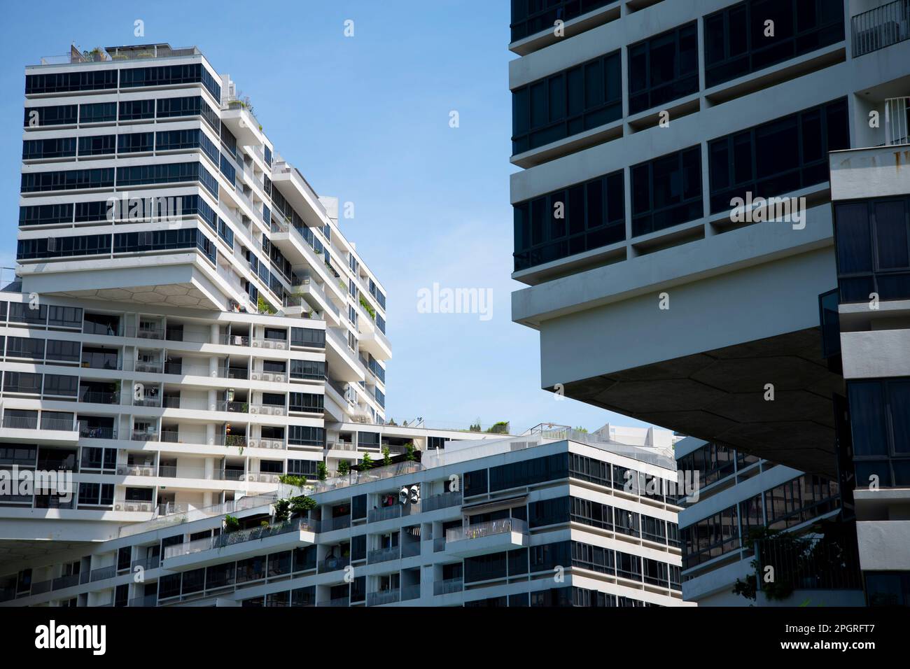 Singapore City, Singapore - 13 aprile 2019: L'Interlace è composto da 1000 appartamenti ed è stato progettato da OMA e Ole Scheeren Foto Stock