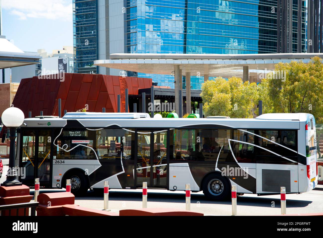 Perth, Australia - 20 novembre 2021: Il servizio di autobus Perth Central Area Transit (CAT) Foto Stock