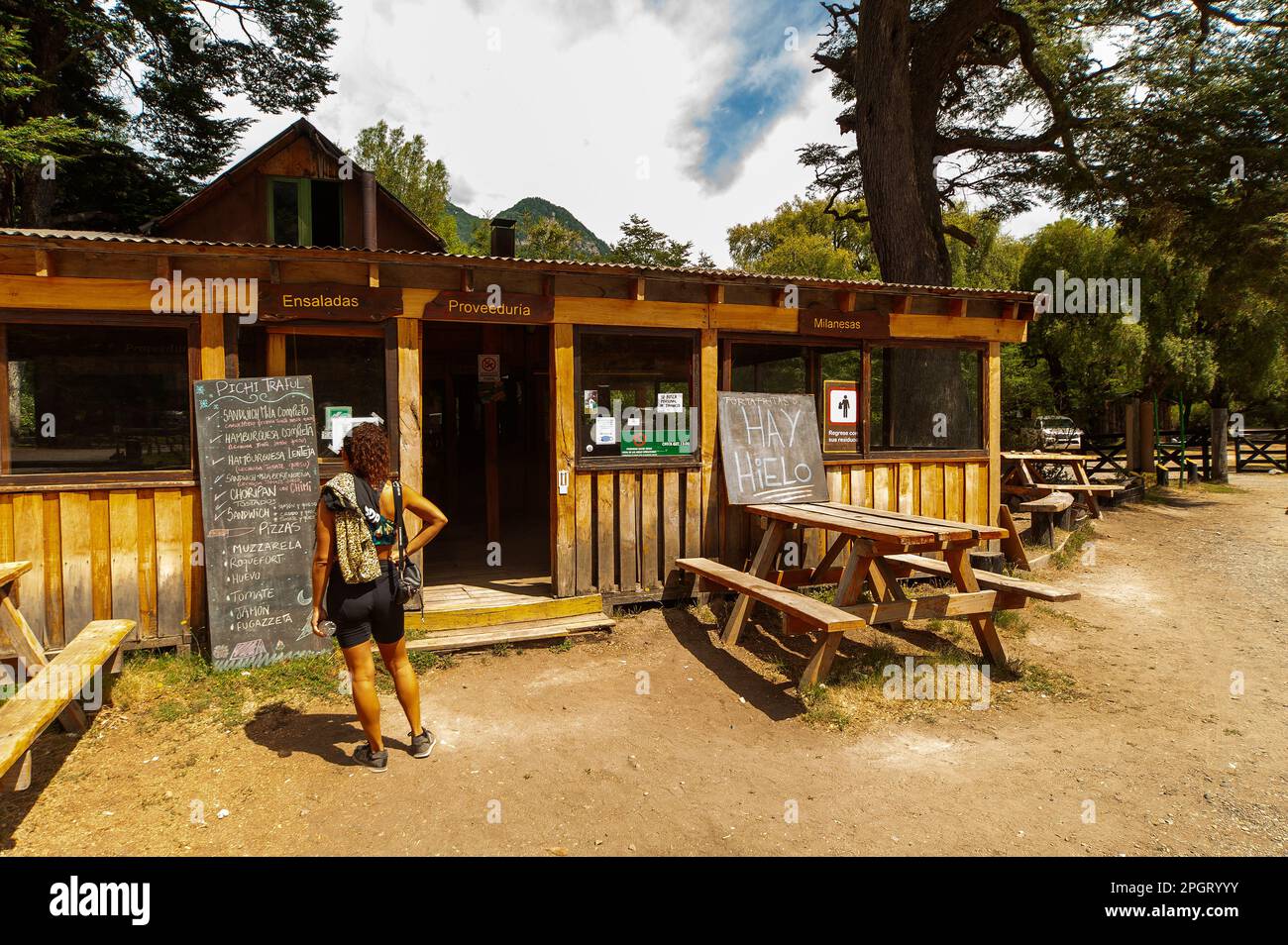 Camping Pichi Traful, Parco Nazionale Nahuel Huapi, Seven Lakes Road, Ruta 40, Provincia di Neuquén, Argentina Foto Stock