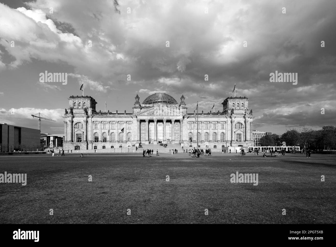 Berlino, Germania - 23 aprile 2012: Edificio del Reichstag, sede del Parlamento tedesco (Deutscher Bundestag), a Berlino, Germania Foto Stock