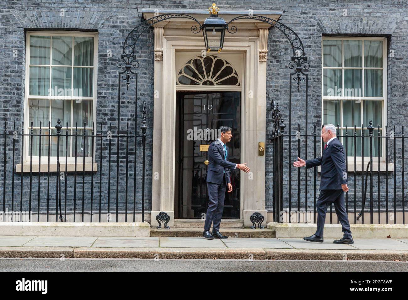 Downing Street, Londra, Regno Unito. 14th marzo 2023. Il primo ministro britannico, Rishi Sunak, dà il benvenuto al primo ministro di Israele, Benjamin Netanyahu, a Downing Street, Londra, Regno Unito. Foto di Amanda Rose/Alamy Live News Foto Stock