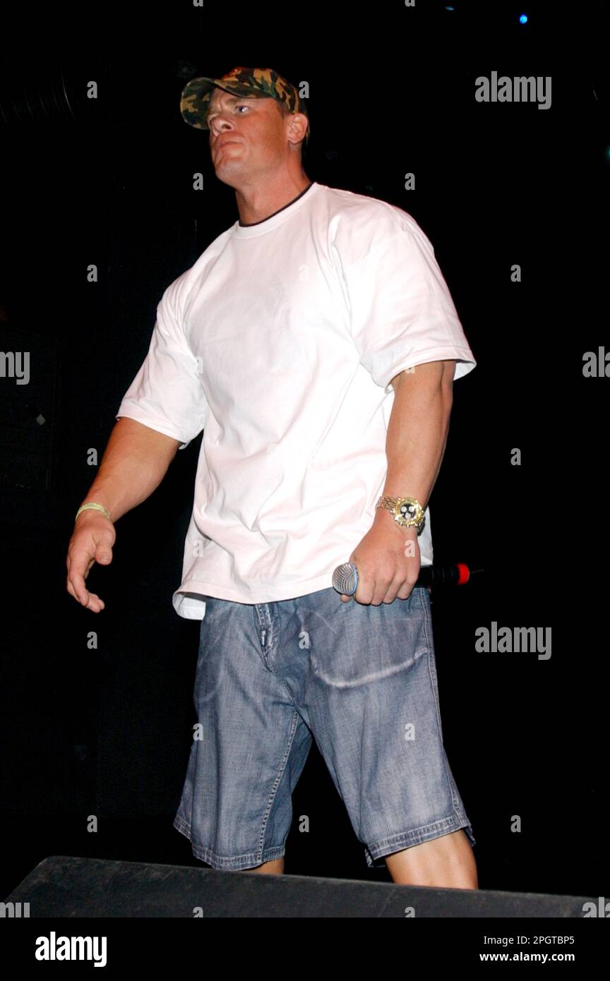 Milano Italia 16/09/2005 : concerto dal vivo di John cena, John cena e Tha Trademarc al night club Rolling Stone Foto Stock