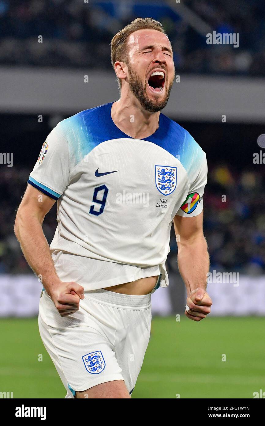 Harry Kane d'Inghilterra festeggia dopo aver segnato in penalità il gol di 0-2 durante il Campionato europeo UEFA EURO2024 Qualification Group C. Foto Stock