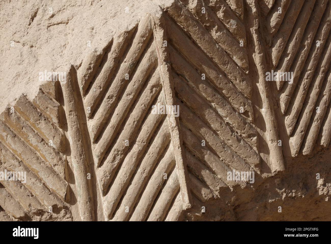 Primo piano di lavori di rilievo e decorazione nel Tempio tolemaico di Athribis, conosciuto anche come Wanina, vicino Akhmim, Governatorato di Sohag, Medio Egitto Foto Stock