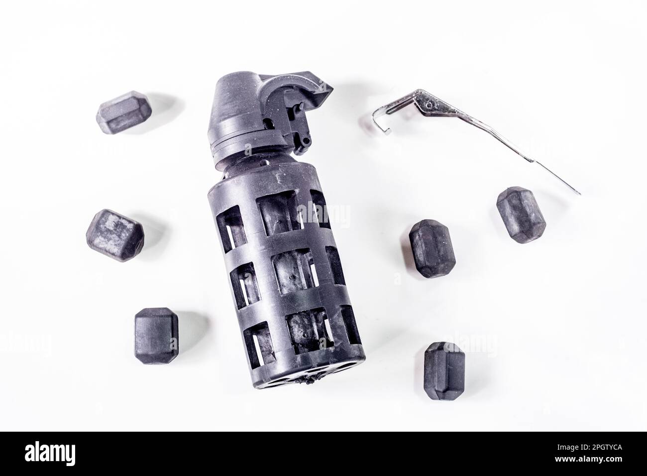 Gerard Cambon / le Pictorium - granate GLIF4 GLEN lacrime gas Disencumbering - 24/3/2023 - Francia / Parigi - granate utilizzate dal CRS durante le dimostrazioni Foto Stock