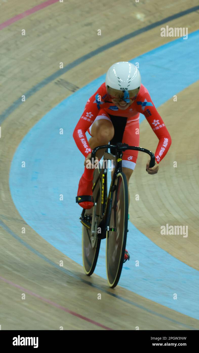 Il nuovo ciclista Yeung Cho-yiu di Hong Kong nella finale a cronometro femminile del 500m alla UCI Track Cycling Nations Cup al Velodromo di Hong Kong a Tseung Kwan O. 15MAY21. SCMP / TSE di maggio Foto Stock