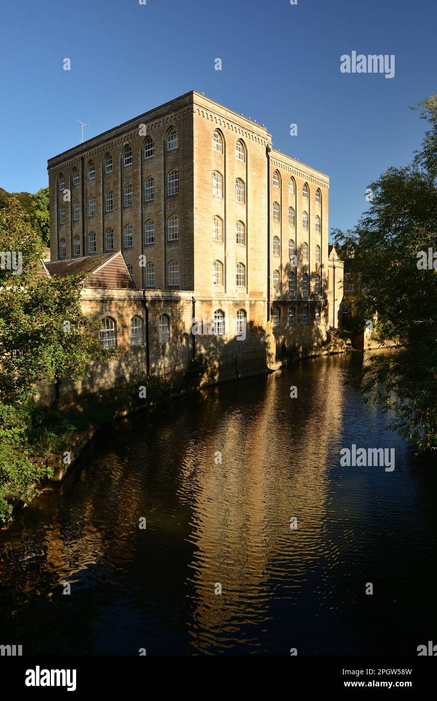 Abbey Mill, con vista sul fiume Avon a Bradford-on-Avon, Wiltshire. Foto Stock