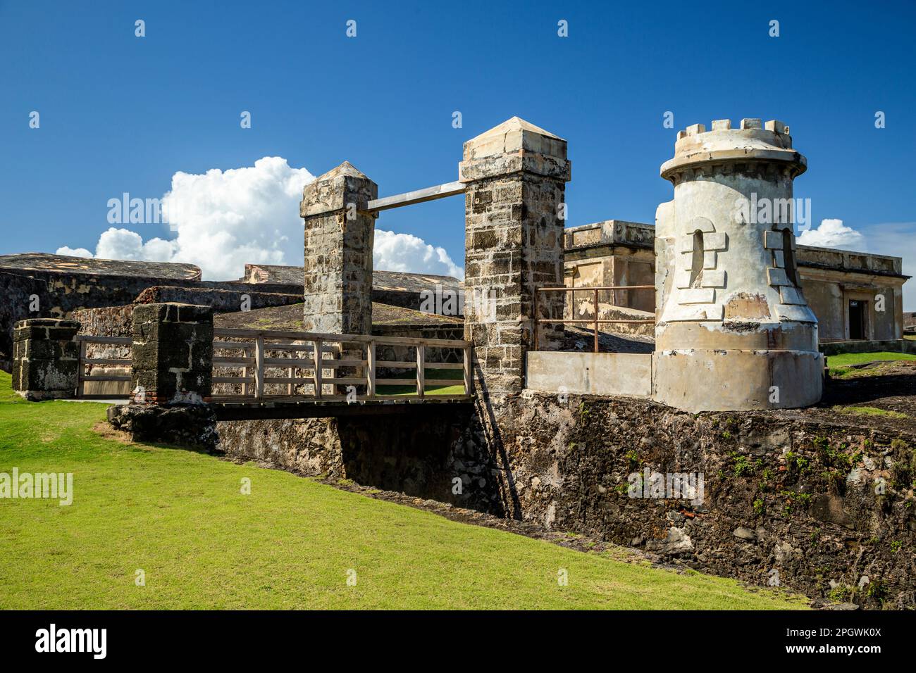 Gate, bridge e garitta, San Cristobal castello, San Juan National Historic Site, Old San Juan, Puerto Rico Foto Stock