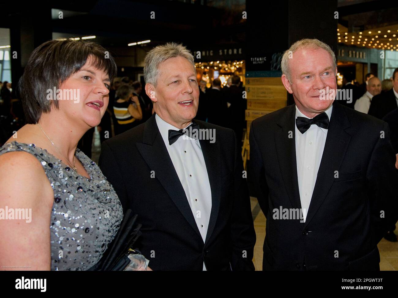 Martin McGuinness, Arleen Foster, Peter Robinson all'apertura del Titanic Belfast, aprile 2012, Irlanda del Nord Foto Stock