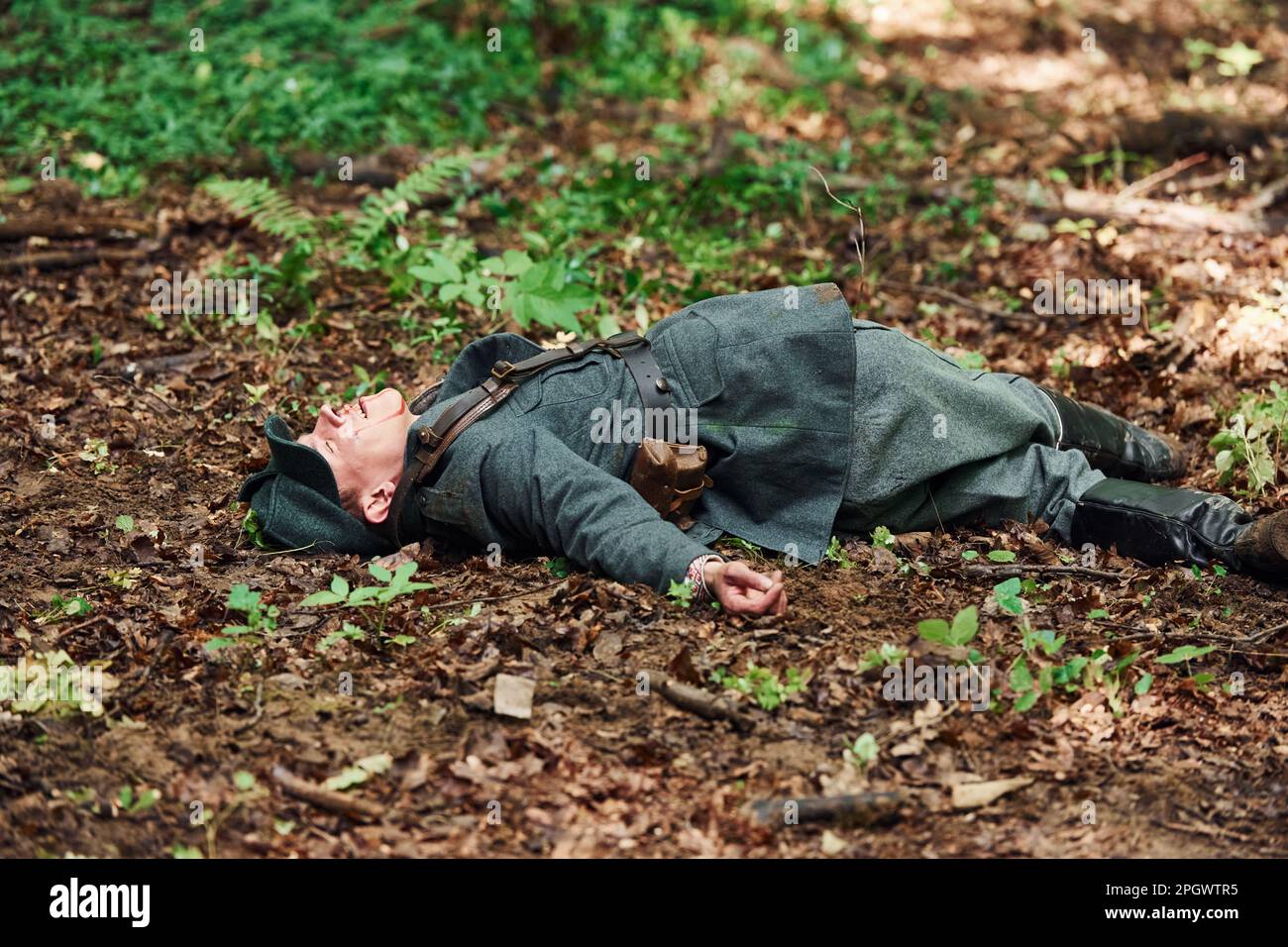 TERNOPIL, UCRAINA - Giugno 2020 UPA Ukrainian Insurgent Army film. Immagini del backstage. Soldato morto Foto Stock