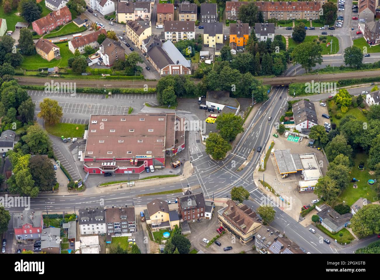 Veduta aerea, supermercato Edeka a Crengeldanzstraße, nel quartiere Sonnenschein di Witten, zona della Ruhr, Renania settentrionale-Vestfalia, Germania, DE, marke dello shopping Foto Stock