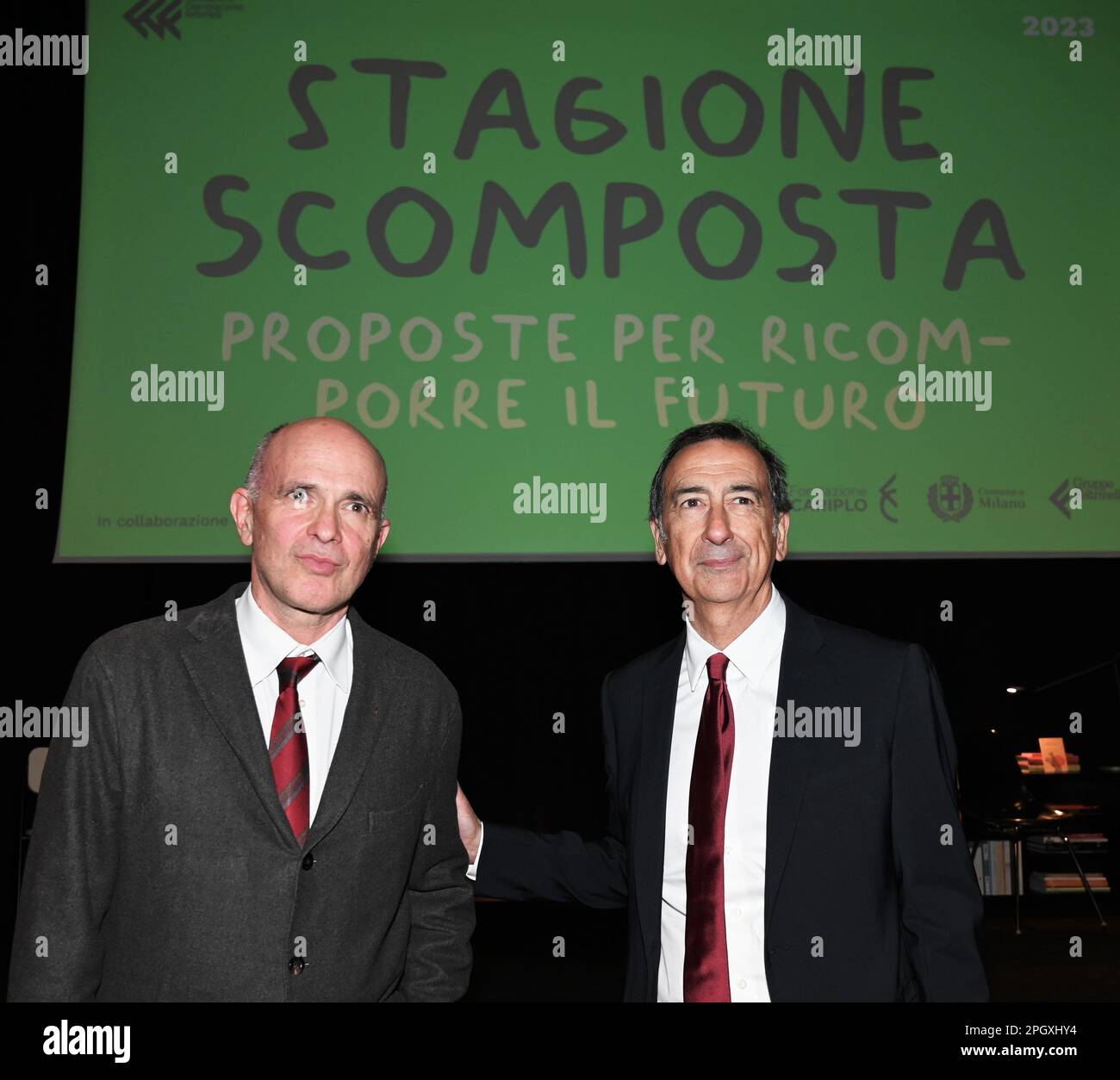 Milano, Italia ha decomposto la Stagione 2023 la presentazione del nuovo programma della Fondazione Giangiacomo Feltrinelli con la partecipazione e la relazione di Francesco Hollande ex Presidente della Repubblica francese, Carlo Feltrinelli Presidente della Fondazione Feltrinelli, Giuseppe Sala Sindaco di Milano, Marco Alparone Vice Presidente e Consigliere economico e finanziario della Regione Lombardia, Massimiliano Tarantino Direttore della Fondazione G. Feltrinelli nella foto:Carlo Feltrinelli Presidente della Fondazione Feltrinelli, Giuseppe Sala Sindaco di Milano Foto Stock