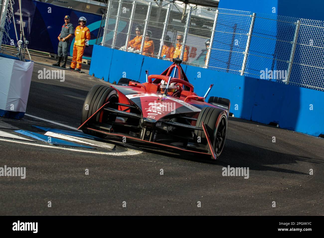 San Paolo, San Paolo, Brasile. 24th Mar, 2023. (SPO) gara di Formula e a San Paolo. 24 marzo 2023, Sao Paulo, Brasile: Formula e auto durante le prove libere, al complesso Anhembi a Sao Paulo, il Venerdì (24). La categoria di auto elettriche della Federazione Internazionale Automobile (FIA) correrà in Brasile per la prima volta in questo weekend.Credit: Fabricio Bomjardim/Thenews2 (Credit Image: © Fabricio Bomjardim/TheNEWS2 via ZUMA Press Wire) SOLO PER USO EDITORIALE! Non per USO commerciale! Foto Stock