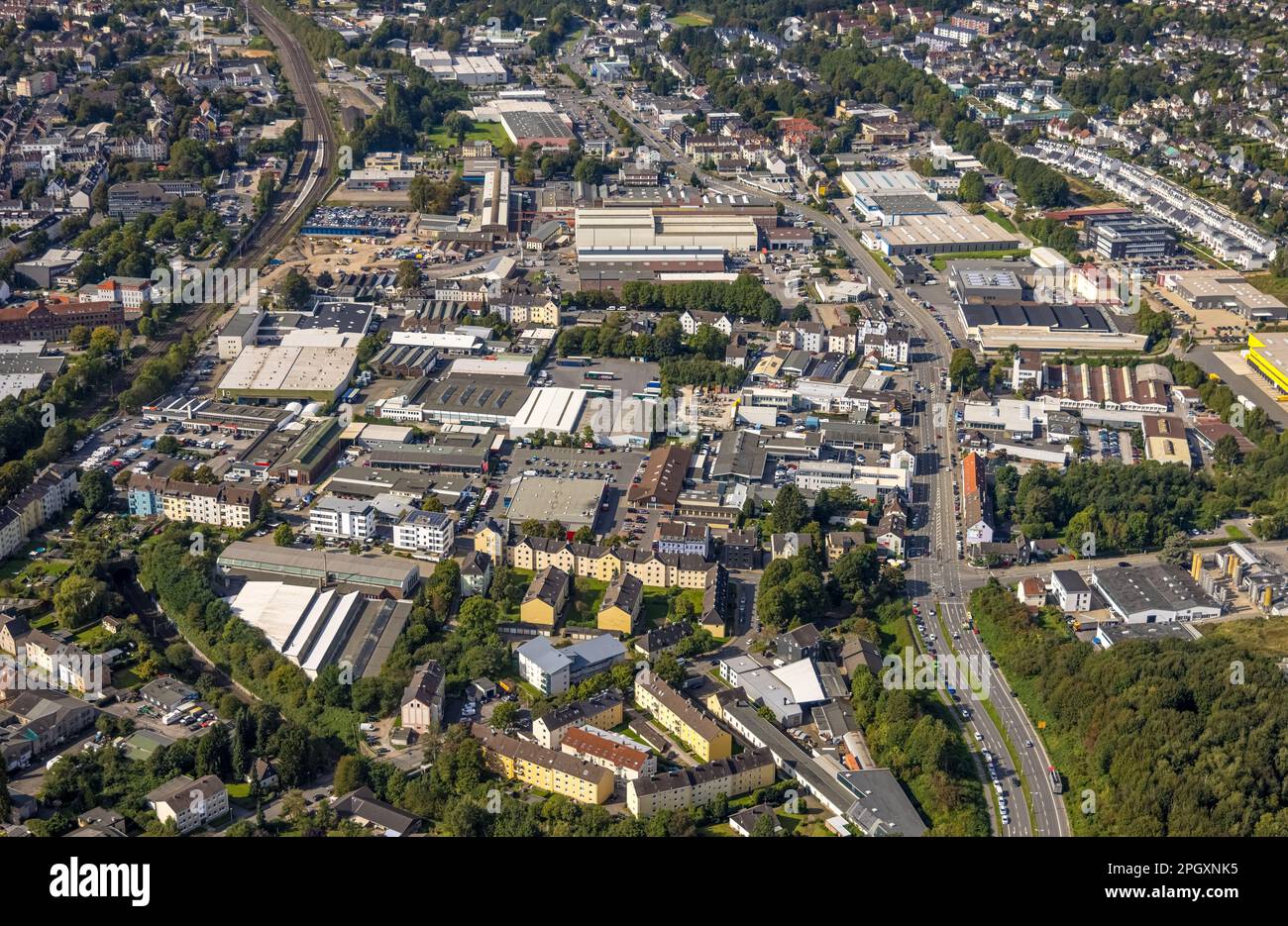 Veduta aerea, zona industriale di Berliner Straße, nel distretto di Lindenberg a Schwelm, nella Ruhr, nella Renania settentrionale-Vestfalia, Germania, DE, Europa, comm Foto Stock