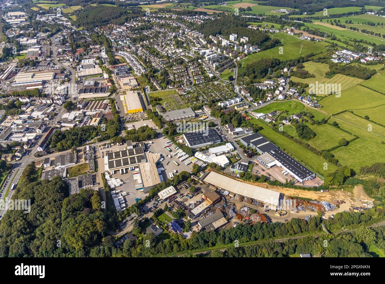 Veduta aerea, zona industriale Berliner Straße e Prinzenstraße nel distretto Lindenberg a Schwelm, zona Ruhr, Renania settentrionale-Vestfalia, Germania, DE, Foto Stock