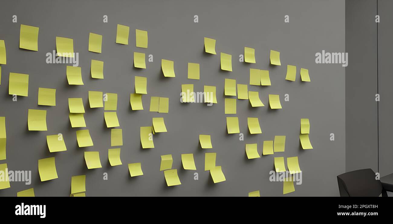 Think Tank Inspiration: Note adesive in primo piano sulla lavagna per il brainstorming e il design Foto Stock