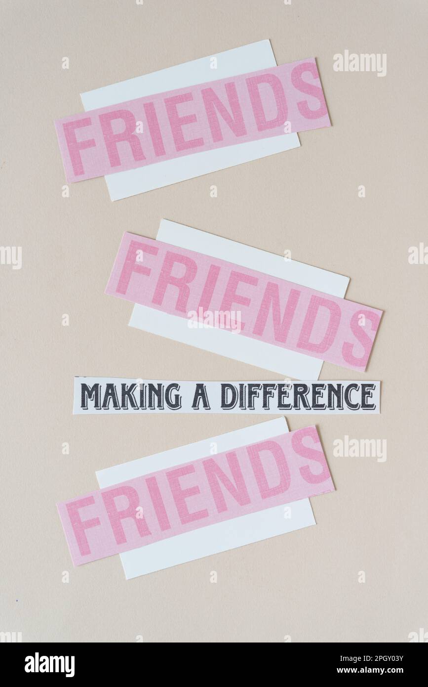 sfondo segno con le parole 'amici' ripetuto tre volte e l'espressione 'fare una differenza' - ritagli di carta scrapbook Foto Stock