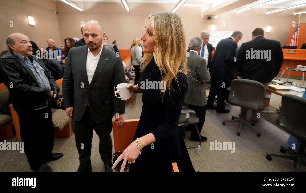 Gwyneth Paltrow esce dal tribunale dopo aver testimoniato durante il suo crash trial, a Park City, Utah, Stati Uniti, marzo 24, 2023. Rick Bowmer/Pool tramite REUTERS Foto Stock