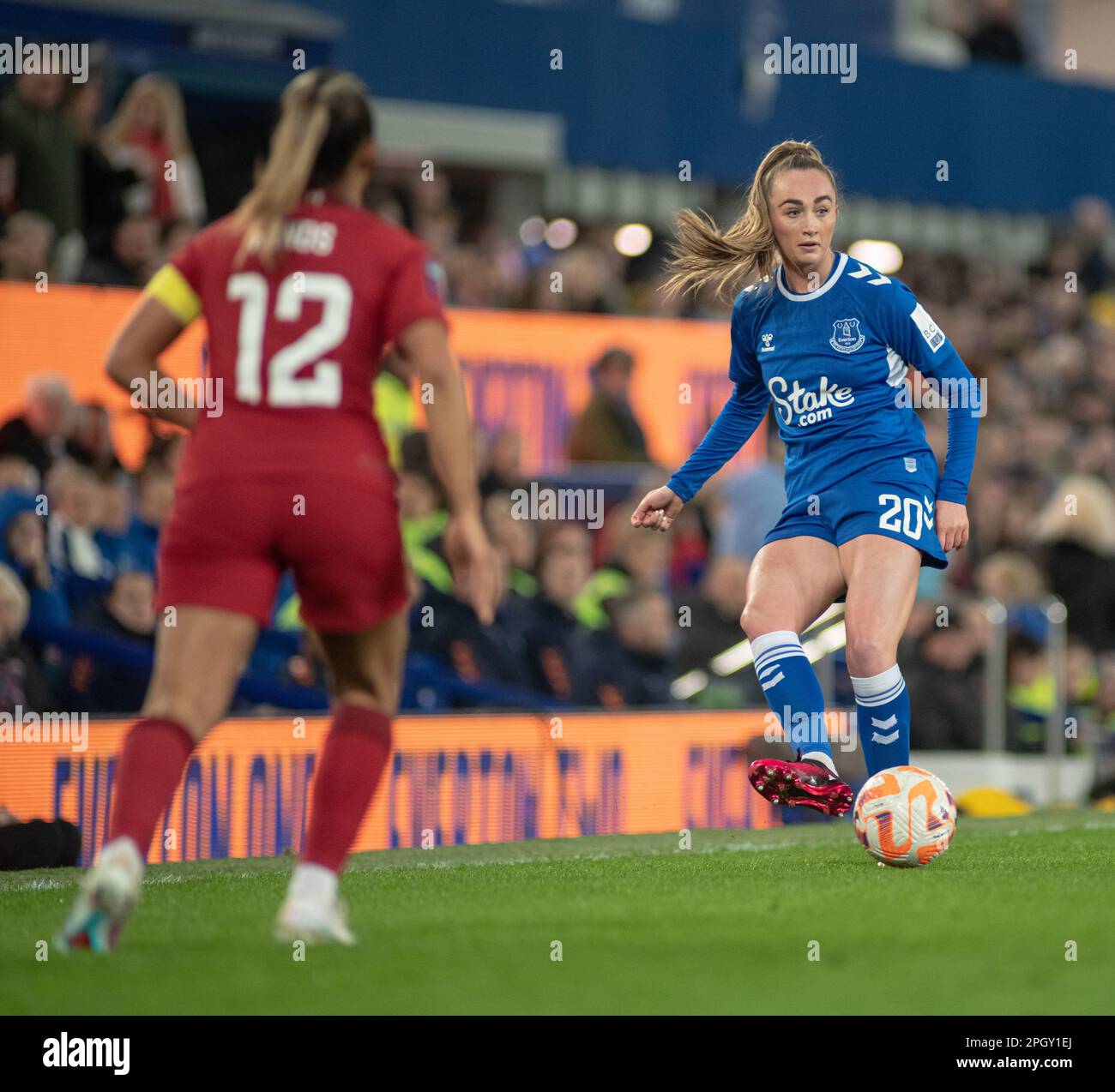 Liverpool, Merseyside, Inghilterra. 24th marzo 2023. Everton's Megan Finnigan passa la palla, durante l'Everton Football Club V Liverpool Football Club a Goodison Park, nella Barclays Women's Super League (Credit Image: ©Cody Froggatt/ Alamy Live News) Foto Stock