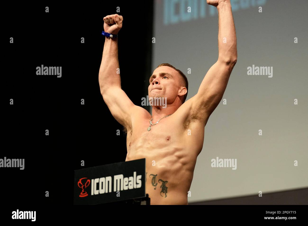 SAN ANTONIO, TEXAS, STATI UNITI. 24th Mar, 2023. SAN ANTONIO, TEXAS - Marzo 24: Nate Landwehr scala per le pesate cerimoniali all'AT&T Center for UFC Fight Night - vera vs Sandhagen - Weigh-ins il 24 Marzo 2023 a San Antonio, Stati Uniti. (Credit Image: © Louis Grasse/PX Imagens via ZUMA Press Wire) SOLO PER USO EDITORIALE! Non per USO commerciale! Foto Stock