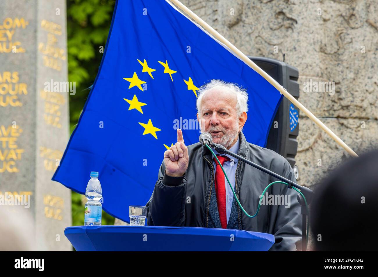 Ernst Ulrich von Weizsaecker, scienziato e politico, ritratto, dimostrazione pro-Europa Pulse of Europe, Stoccarda, Baden-Wuerttemberg, Germania Foto Stock