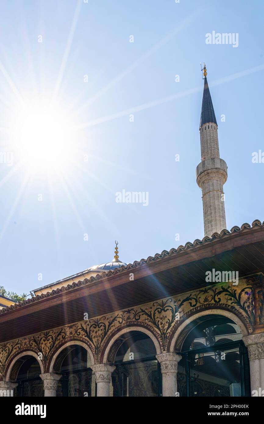 Tirana, Albania. Marzo 2023. Vista esterna della Moschea et'Hem Bej in piazza Skenderbej nel centro della città Foto Stock