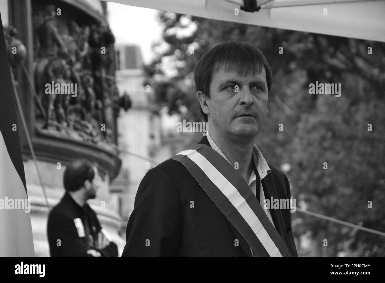 Parigi, Francia - 11 luglio 2017: Incontro politico "la France Insoumise" in Place de la Republique. Ritratto dell'ex vice francese Michel L. Foto Stock
