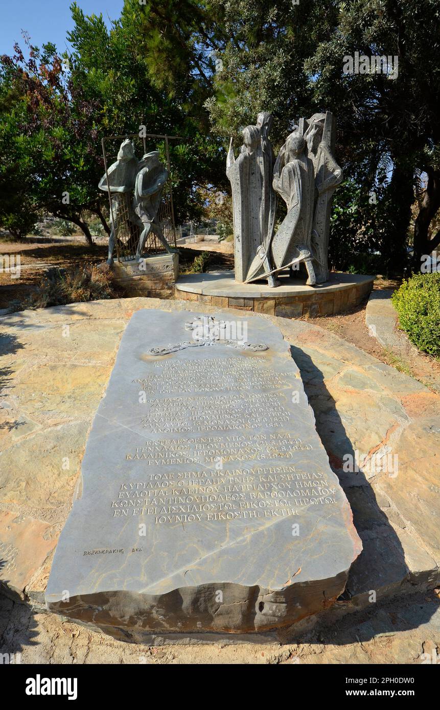 Sitia, Grecia - 12 ottobre 2022: Monumento nel cortile del monastero di Toplou, situato nel nord-est di Creta Foto Stock