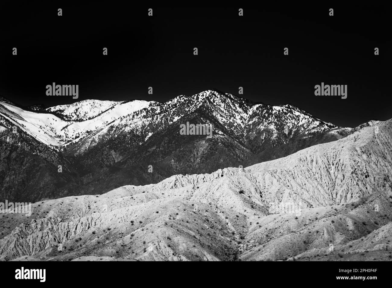 Foto artistiche in bianco e nero delle montagne di Santa Rosa in California. Foto Stock