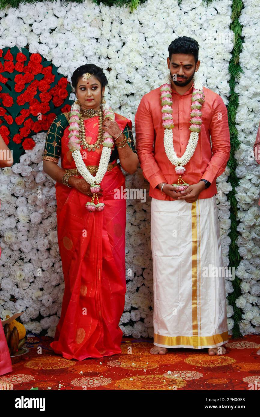 Sposa e sposo alla loro cerimonia di fidanzamento a Trichy, Tamil nadu, India Foto Stock