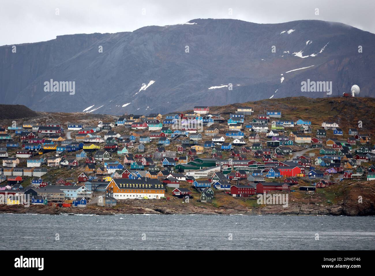 Vista della costa dal piccolo comune di Upernavik, Groenlandia, Danimarca Foto Stock