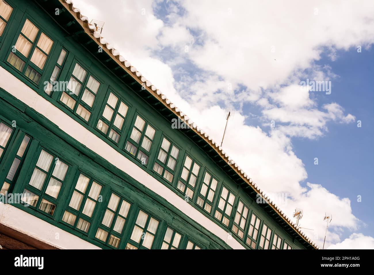 Caratteristici balconi chiusi nel centro di Almagro (Spagna) Foto Stock