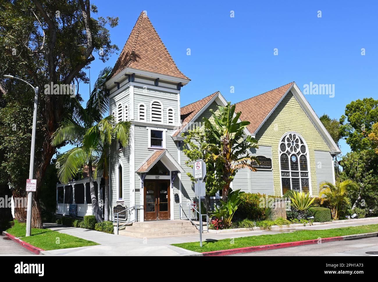 ORANGE, CALIFORNIA - 24 MAR 2023: Ristorante messicano Avilas El Ranchito nel centro storico di Orange. Foto Stock
