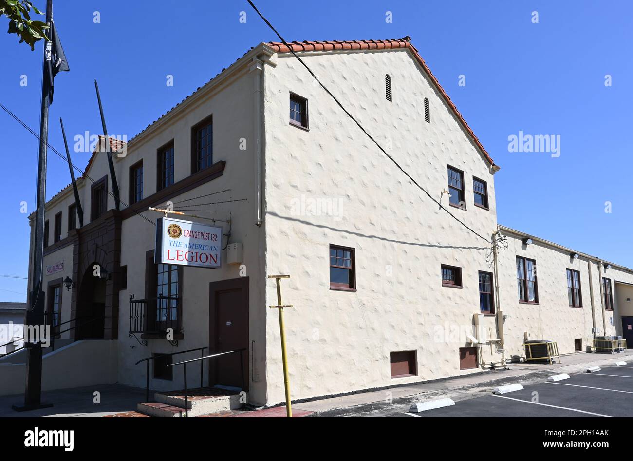 ORANGE, CALIFORNIA - 24 MAR 2023: L'avamposto della Legione americana 132 nella città di Orange Old Towne Historic District. Foto Stock