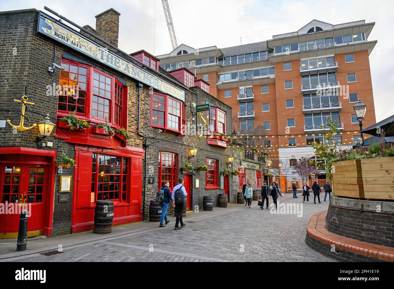 Londra, Regno Unito: Il pub Anchor su Bankside a Southwark. Si tratta di un tradizionale vecchio pub londinese vicino al Tamigi. Foto Stock