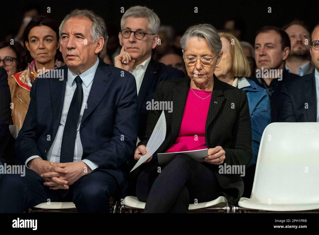 Parigi, Francia. 25th Mar, 2023. Francois Bayrou e Elisabeth sono sopportati durante il congresso francese di partito di centro-destra di Horizons al Parc Floral a Parigi il 25 marzo 2023. Foto di Eliot Blondet/ABACAPRESS.COM Credit: Abaca Press/Alamy Live News Foto Stock