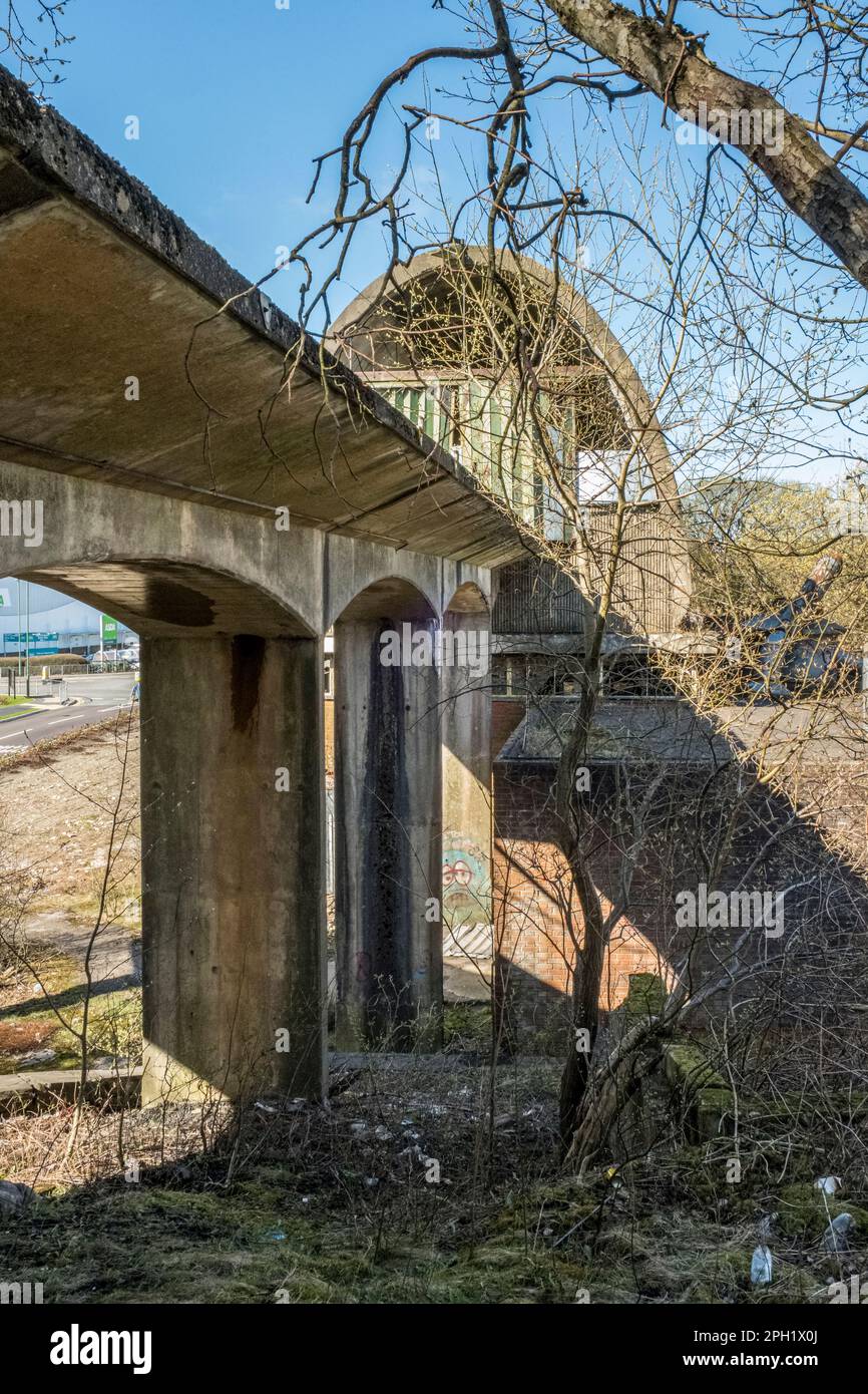 La casa di caldaie derelict a Brynmawr, Galles, tutto ciò che rimane della superba fabbrica di gomma di Dunlop (Dunlop Semptex), il primo edificio storico del dopoguerra Foto Stock