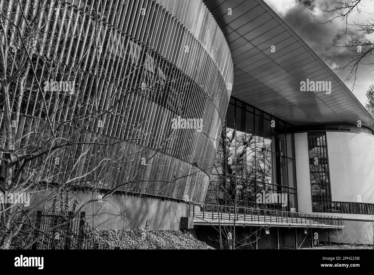 Architettura del Royal Welsh College of Music and Drama, immagine in bianco e nero Foto Stock