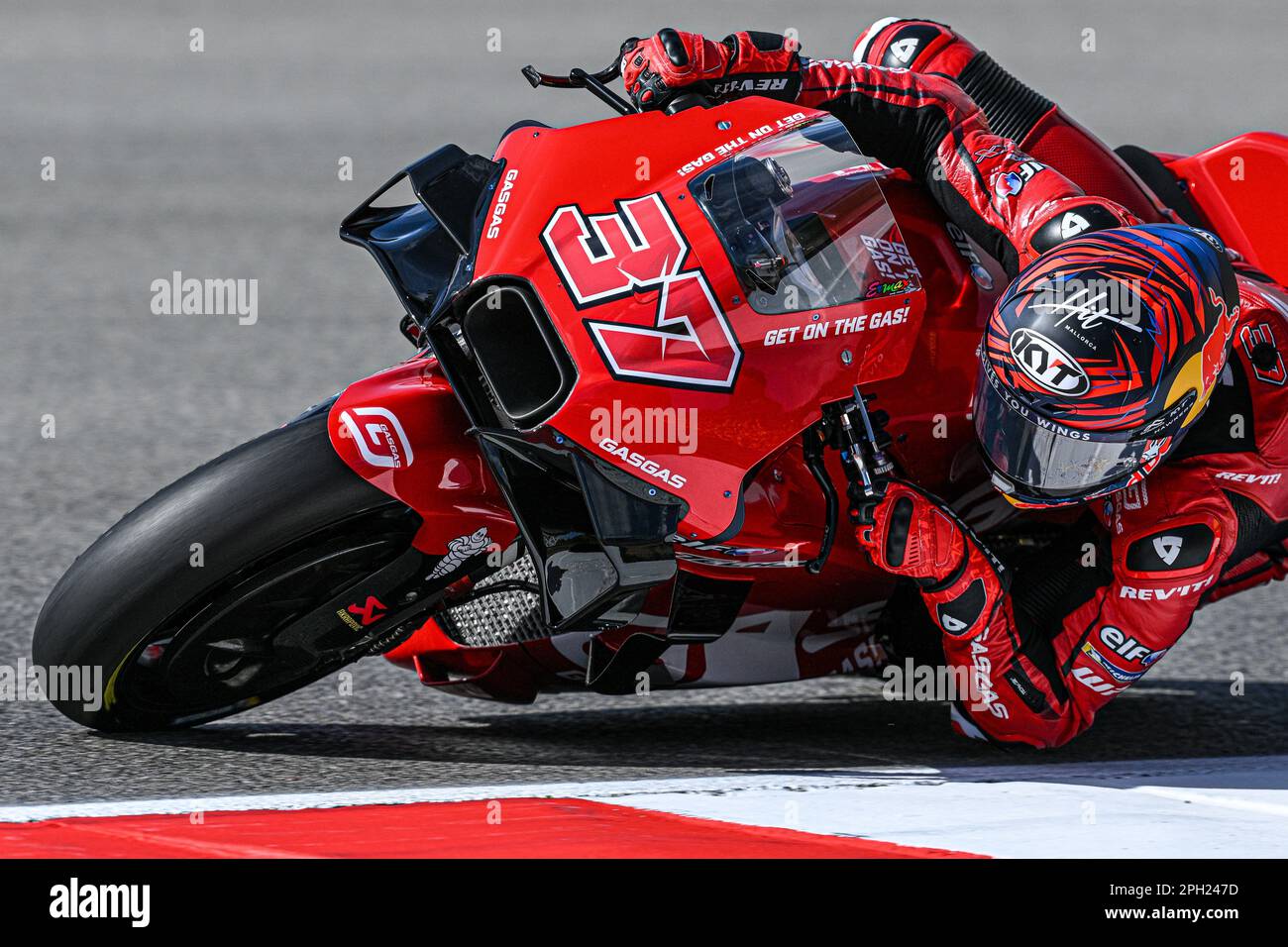 Portimao, Portogallo. 24th Mar, 2023. PORTIMAO, ALGARVE, PORTOGALLO - 24 MARZO: Augusto Fernandez di Spagna compete con il suo Gasgas Factory Racing Tech3 Team durante le prove libere MotoGP all'Autodromo Internacional do Algarve il 24 marzo 2023 a Portimao, Algarve, Portogallo. (Foto & copyright Octavio PASSOS/ATP images) (PASSOS Octavio/ATP/SPP) Credit: SPP Sport Press Photo. /Alamy Live News Foto Stock