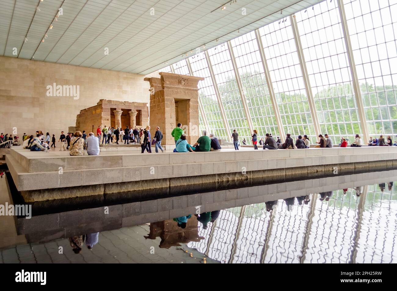 NEW YORK CITY - CIRCA MAGGIO 2013: Temple of Dendur, Metropolitan Museum of Art, aka the MET, New York, USA, circa maggio 2013. Con oltre 2 milioni di oggetti, Foto Stock